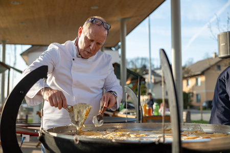 SRČNA KUHNA NA PLACU